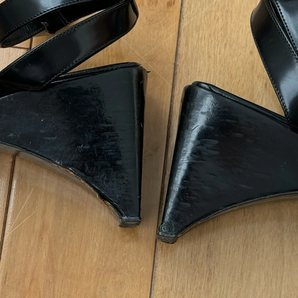 Prada Women's Glossy Black Sandals - Picture 6 of 8